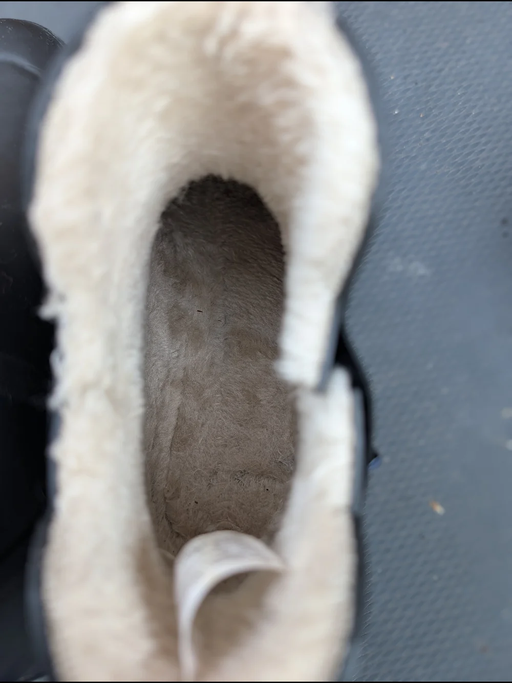 Tretorn Black Short Fleece-Lined Rain Boots (Open To Offers)